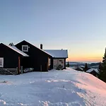 Modern Mountain With Panoramic Views 펜션 Sjusjoen